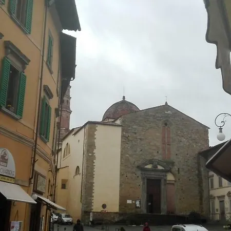 Via Cavour 81 *